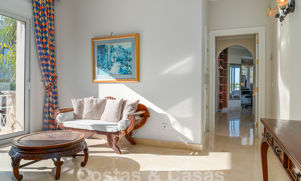 Statige luxe mansion in Andalusische stijl met zeezicht in de golfvallei van Nueva Andalucia, Marbella 55685