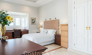 Statige luxe mansion in Andalusische stijl met zeezicht in de golfvallei van Nueva Andalucia, Marbella 55689 