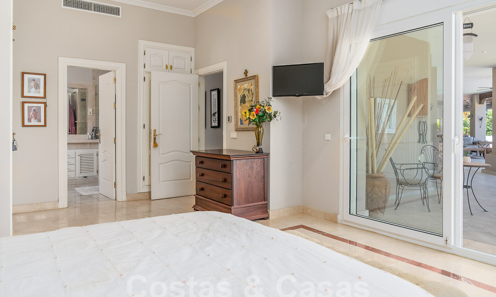 Statige luxe mansion in Andalusische stijl met zeezicht in de golfvallei van Nueva Andalucia, Marbella 55690