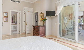 Statige luxe mansion in Andalusische stijl met zeezicht in de golfvallei van Nueva Andalucia, Marbella 55690 