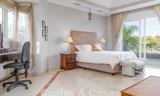 Statige luxe mansion in Andalusische stijl met zeezicht in de golfvallei van Nueva Andalucia, Marbella 55692 