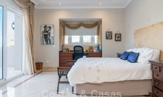 Statige luxe mansion in Andalusische stijl met zeezicht in de golfvallei van Nueva Andalucia, Marbella 55693 