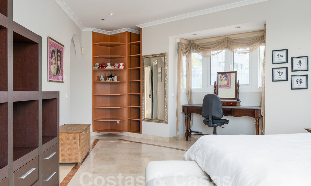 Statige luxe mansion in Andalusische stijl met zeezicht in de golfvallei van Nueva Andalucia, Marbella 55697