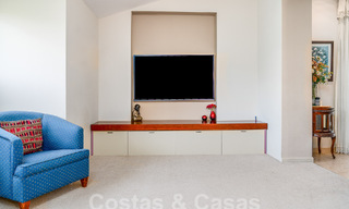 Statige luxe mansion in Andalusische stijl met zeezicht in de golfvallei van Nueva Andalucia, Marbella 55701 