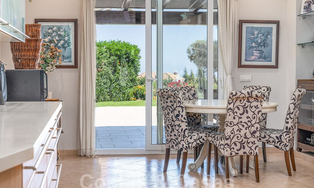 Statige luxe mansion in Andalusische stijl met zeezicht in de golfvallei van Nueva Andalucia, Marbella 55704