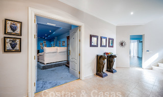 Statige luxe mansion in Andalusische stijl met zeezicht in de golfvallei van Nueva Andalucia, Marbella 55705 