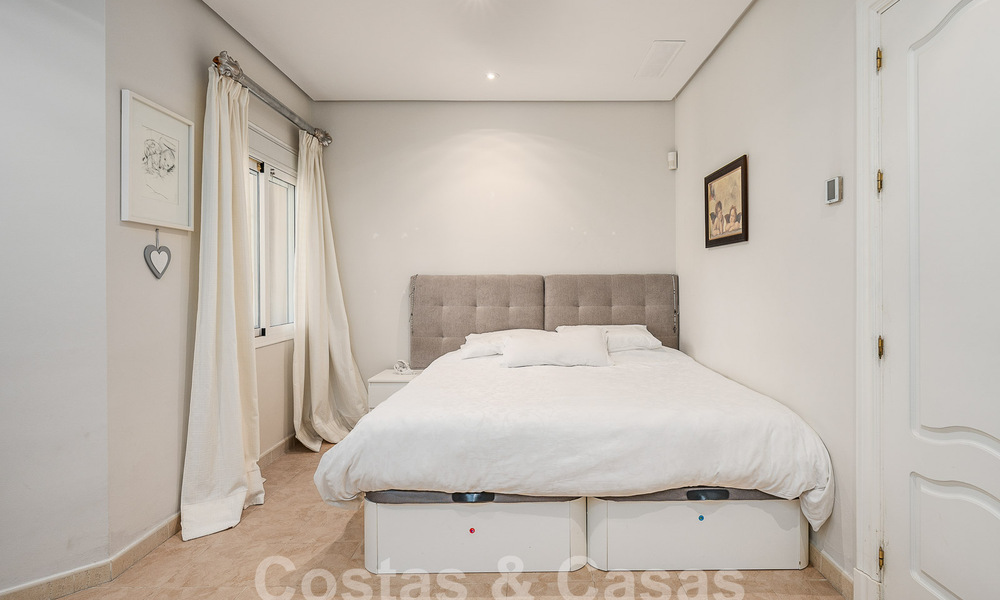 Statige luxe mansion in Andalusische stijl met zeezicht in de golfvallei van Nueva Andalucia, Marbella 55711
