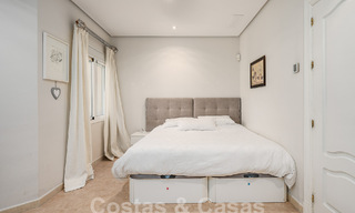 Statige luxe mansion in Andalusische stijl met zeezicht in de golfvallei van Nueva Andalucia, Marbella 55711 