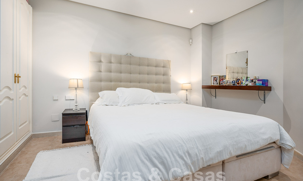 Statige luxe mansion in Andalusische stijl met zeezicht in de golfvallei van Nueva Andalucia, Marbella 55712