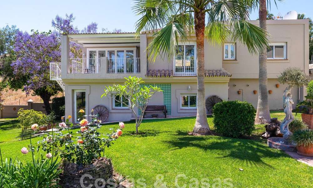 Statige luxe mansion in Andalusische stijl met zeezicht in de golfvallei van Nueva Andalucia, Marbella 55713