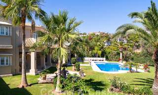 Statige luxe mansion in Andalusische stijl met zeezicht in de golfvallei van Nueva Andalucia, Marbella 55716 