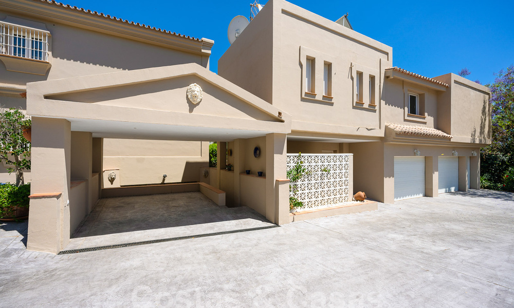 Statige luxe mansion in Andalusische stijl met zeezicht in de golfvallei van Nueva Andalucia, Marbella 55725