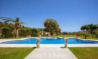 Statige luxe mansion in Andalusische stijl met zeezicht in de golfvallei van Nueva Andalucia, Marbella 779151 