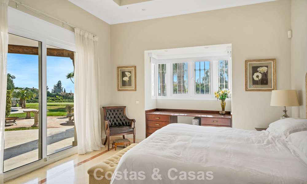 Statige luxe mansion in Andalusische stijl met zeezicht in de golfvallei van Nueva Andalucia, Marbella 779161
