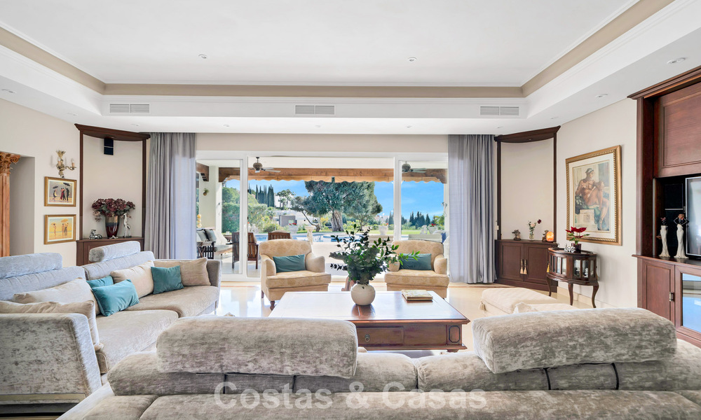 Statige luxe mansion in Andalusische stijl met zeezicht in de golfvallei van Nueva Andalucia, Marbella 779163