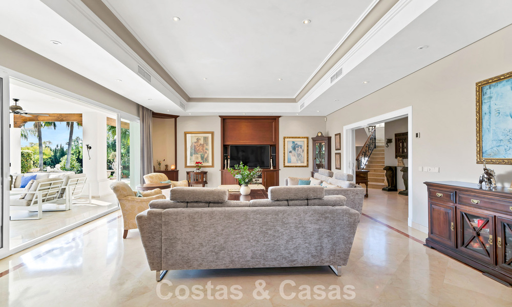 Statige luxe mansion in Andalusische stijl met zeezicht in de golfvallei van Nueva Andalucia, Marbella 779165