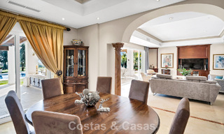 Statige luxe mansion in Andalusische stijl met zeezicht in de golfvallei van Nueva Andalucia, Marbella 779169 