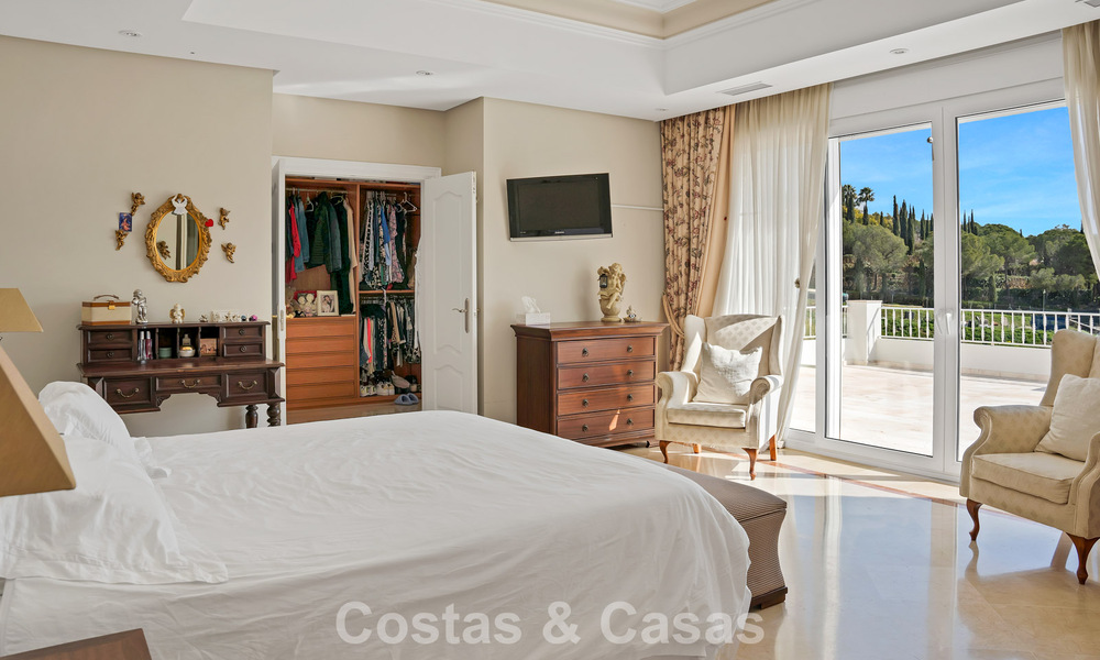 Statige luxe mansion in Andalusische stijl met zeezicht in de golfvallei van Nueva Andalucia, Marbella 779185