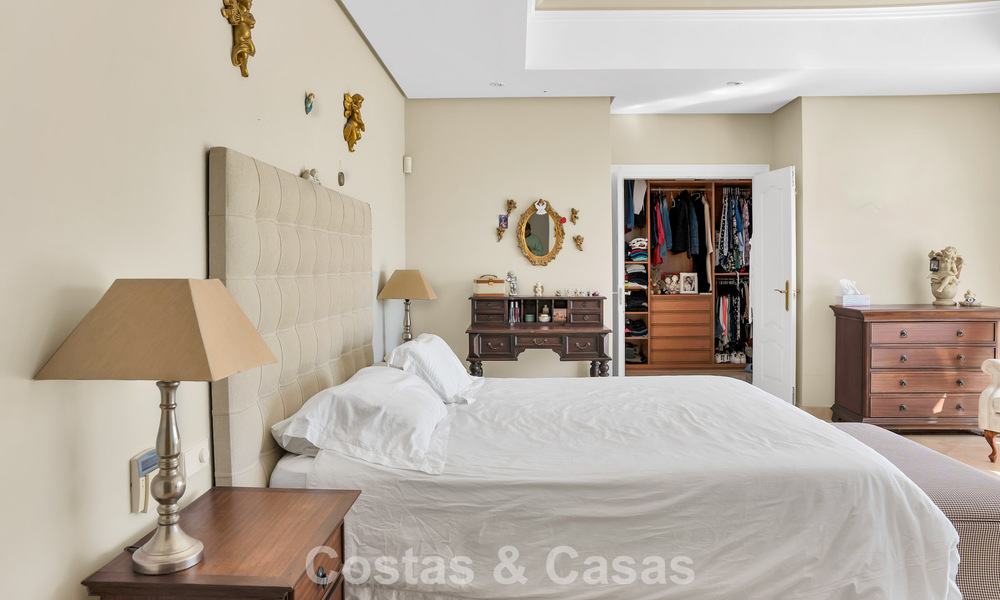Statige luxe mansion in Andalusische stijl met zeezicht in de golfvallei van Nueva Andalucia, Marbella 779186