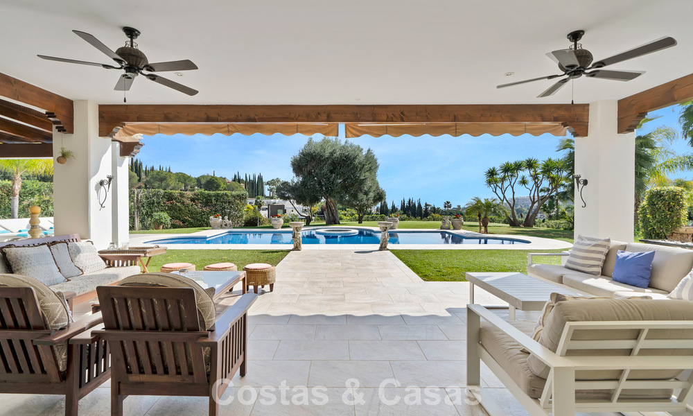 Statige luxe mansion in Andalusische stijl met zeezicht in de golfvallei van Nueva Andalucia, Marbella 779199