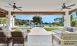 Statige luxe mansion in Andalusische stijl met zeezicht in de golfvallei van Nueva Andalucia, Marbella 779199 