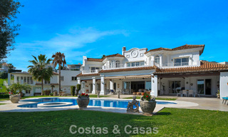 Statige luxe mansion in Andalusische stijl met zeezicht in de golfvallei van Nueva Andalucia, Marbella 779205 
