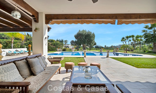 Statige luxe mansion in Andalusische stijl met zeezicht in de golfvallei van Nueva Andalucia, Marbella 779213 
