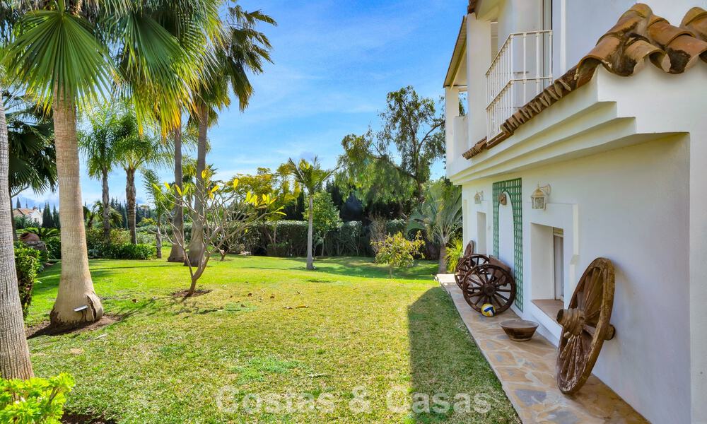 Statige luxe mansion in Andalusische stijl met zeezicht in de golfvallei van Nueva Andalucia, Marbella 779215