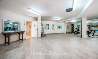 Statige luxe mansion in Andalusische stijl met zeezicht in de golfvallei van Nueva Andalucia, Marbella 779220 