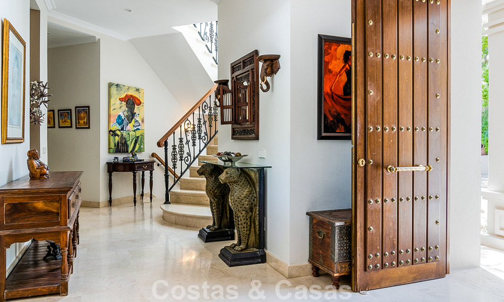 Statige luxe mansion in Andalusische stijl met zeezicht in de golfvallei van Nueva Andalucia, Marbella 779223