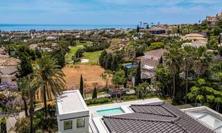 Nieuwe, modernistische designervilla te koop met uitzicht op de golfbaan in een golfresort, Marbella - Benahavis 55434 