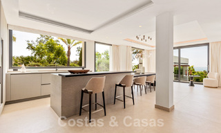 Nieuwe, modernistische designervilla te koop met uitzicht op de golfbaan in een golfresort, Marbella - Benahavis 55490 