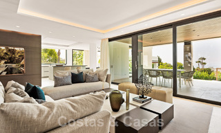 Nieuwe, modernistische designervilla te koop met uitzicht op de golfbaan in een golfresort, Marbella - Benahavis 55495 