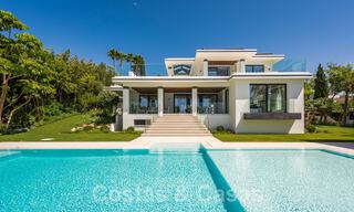 Nieuwe, modernistische designervilla te koop met uitzicht op de golfbaan in een golfresort, Marbella - Benahavis 55507 