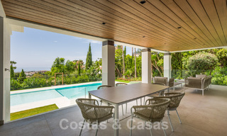 Nieuwe, modernistische designervilla te koop met uitzicht op de golfbaan in een golfresort, Marbella - Benahavis 55510 