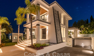 Nieuwe, modernistische designervilla te koop met uitzicht op de golfbaan in een golfresort, Marbella - Benahavis 55550 