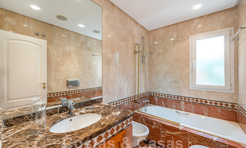 Instapklaar luxe appartement te koop in een hoogstaand Sierra Blanca complex op de Golden Mile van Marbella 54968