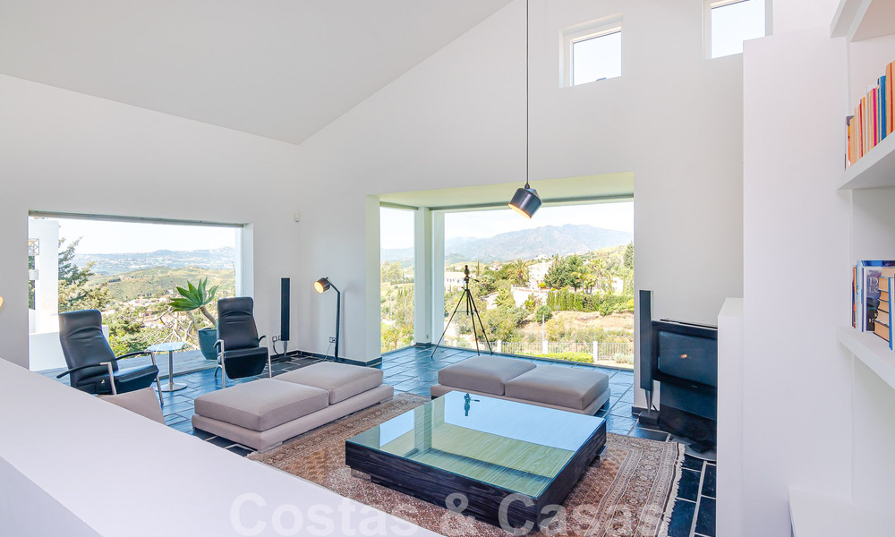 Ruime luxevilla te koop met panoramisch zeezicht op een groot perceel in Mijas, Costa del Sol 55591