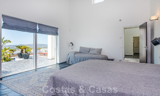 Ruime luxevilla te koop met panoramisch zeezicht op een groot perceel in Mijas, Costa del Sol 55601 