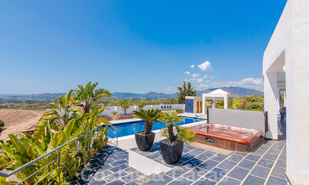 Ruime luxevilla te koop met panoramisch zeezicht op een groot perceel in Mijas, Costa del Sol 55609