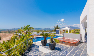 Ruime luxevilla te koop met panoramisch zeezicht op een groot perceel in Mijas, Costa del Sol 55609 