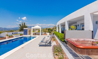 Ruime luxevilla te koop met panoramisch zeezicht op een groot perceel in Mijas, Costa del Sol 55610 