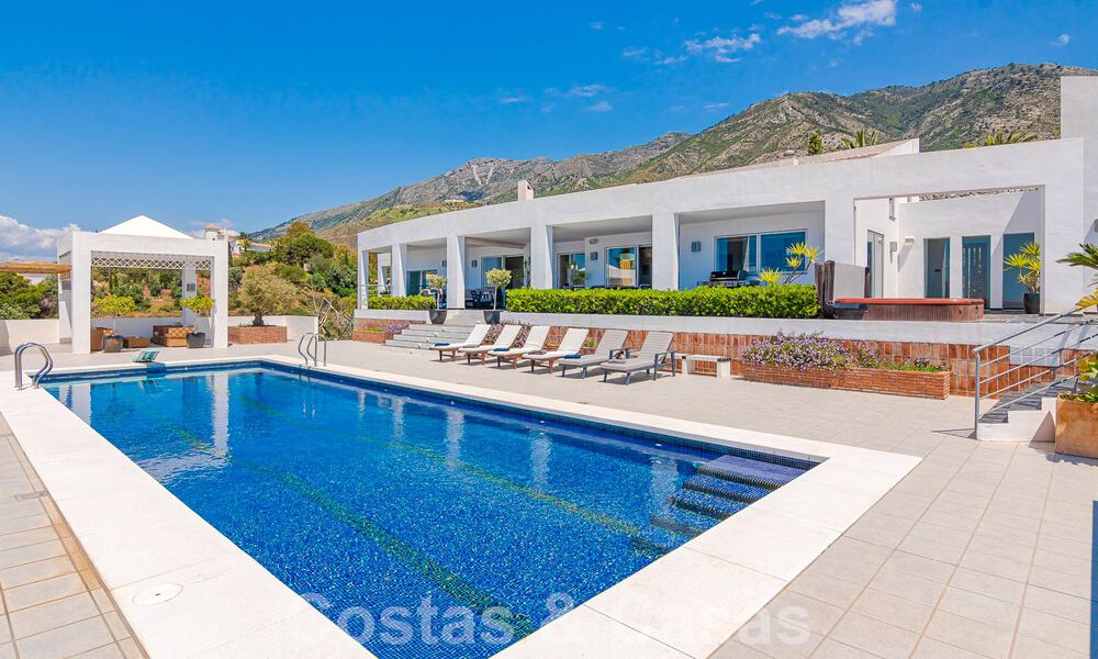 Ruime luxevilla te koop met panoramisch zeezicht op een groot perceel in Mijas, Costa del Sol 55611