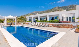 Ruime luxevilla te koop met panoramisch zeezicht op een groot perceel in Mijas, Costa del Sol 55611 