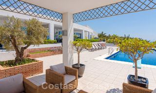 Ruime luxevilla te koop met panoramisch zeezicht op een groot perceel in Mijas, Costa del Sol 55612 