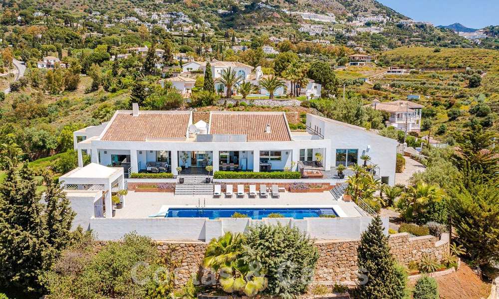 Ruime luxevilla te koop met panoramisch zeezicht op een groot perceel in Mijas, Costa del Sol 55615