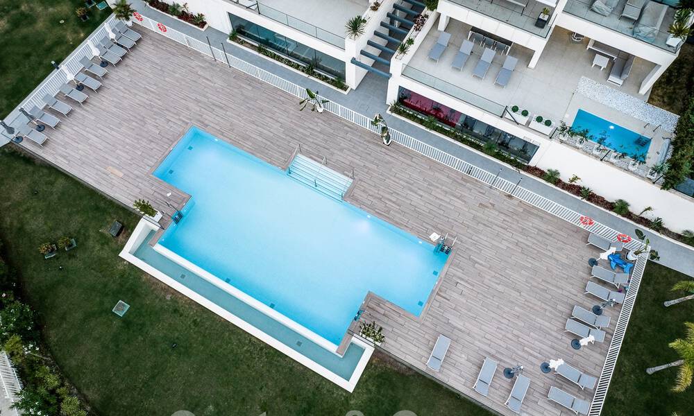 Luxueus, modern, begane grond appartement te koop met verwarmd privézwembad en zeezicht in Marbella - Benahavis 55625