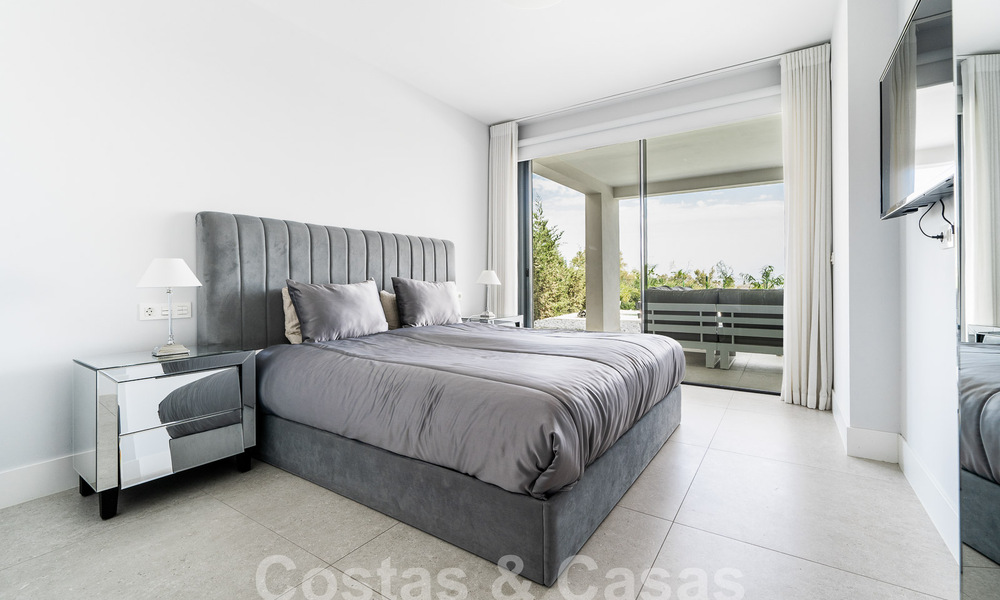 Luxueus, modern, begane grond appartement te koop met verwarmd privézwembad en zeezicht in Marbella - Benahavis 55626