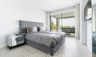Luxueus, modern, begane grond appartement te koop met verwarmd privézwembad en zeezicht in Marbella - Benahavis 55626 