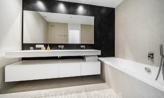 Luxueus, modern, begane grond appartement te koop met verwarmd privézwembad en zeezicht in Marbella - Benahavis 55627 